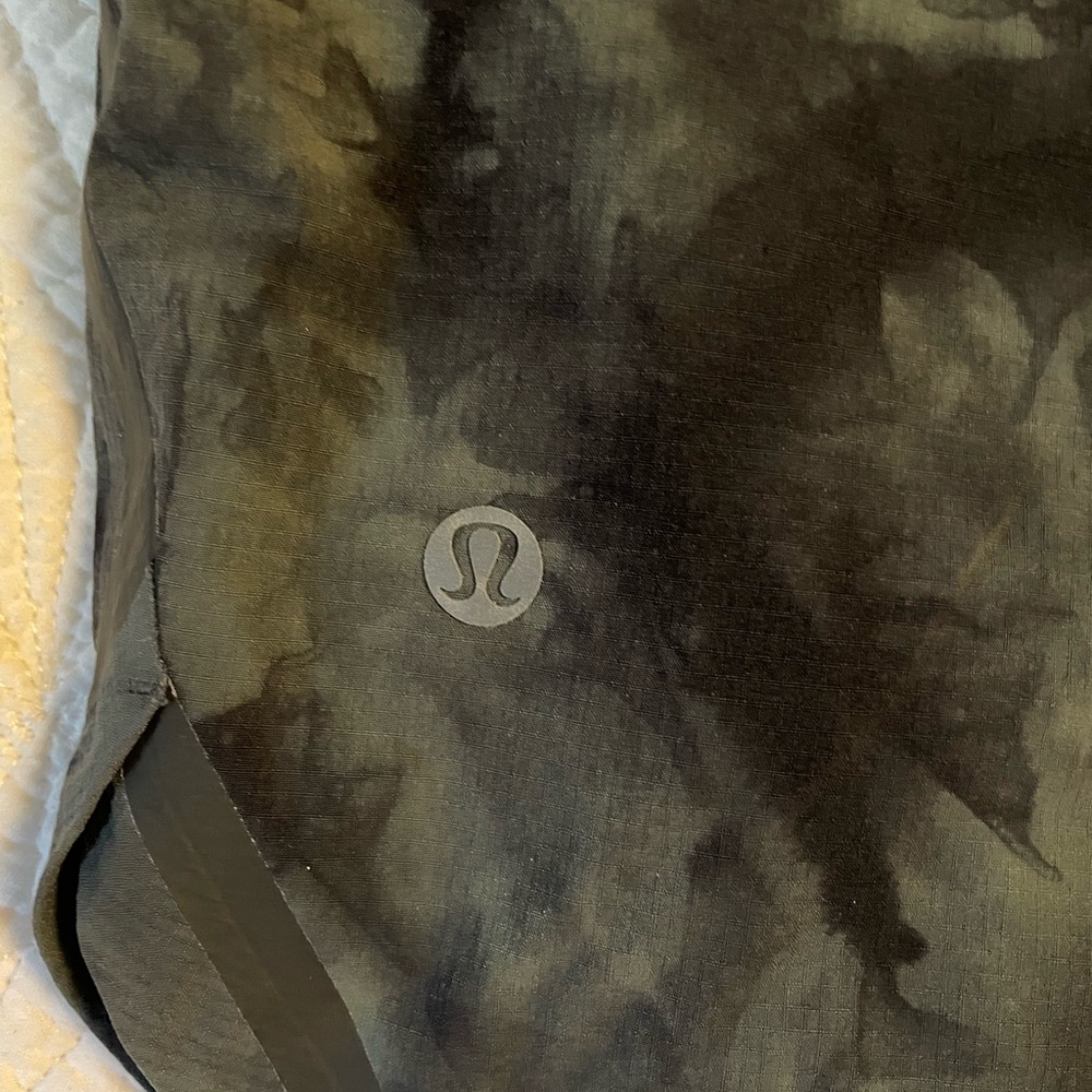 lululemon athletica Black Athletic Shorts - Picture 2 of 3